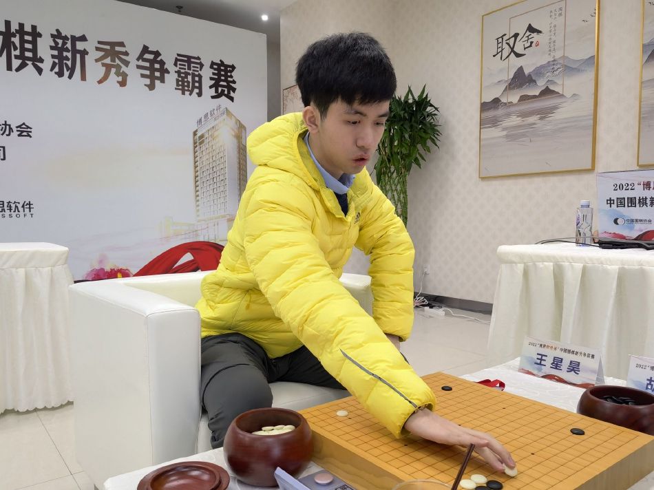 之所以选在墨西哥，是因为墨西哥治安混乱，帮派林立，有许多警察无法触及到的三不管地带，无论是杀人，还是手术，亦或者处理尸体，都比美国和加拿大简单许多
